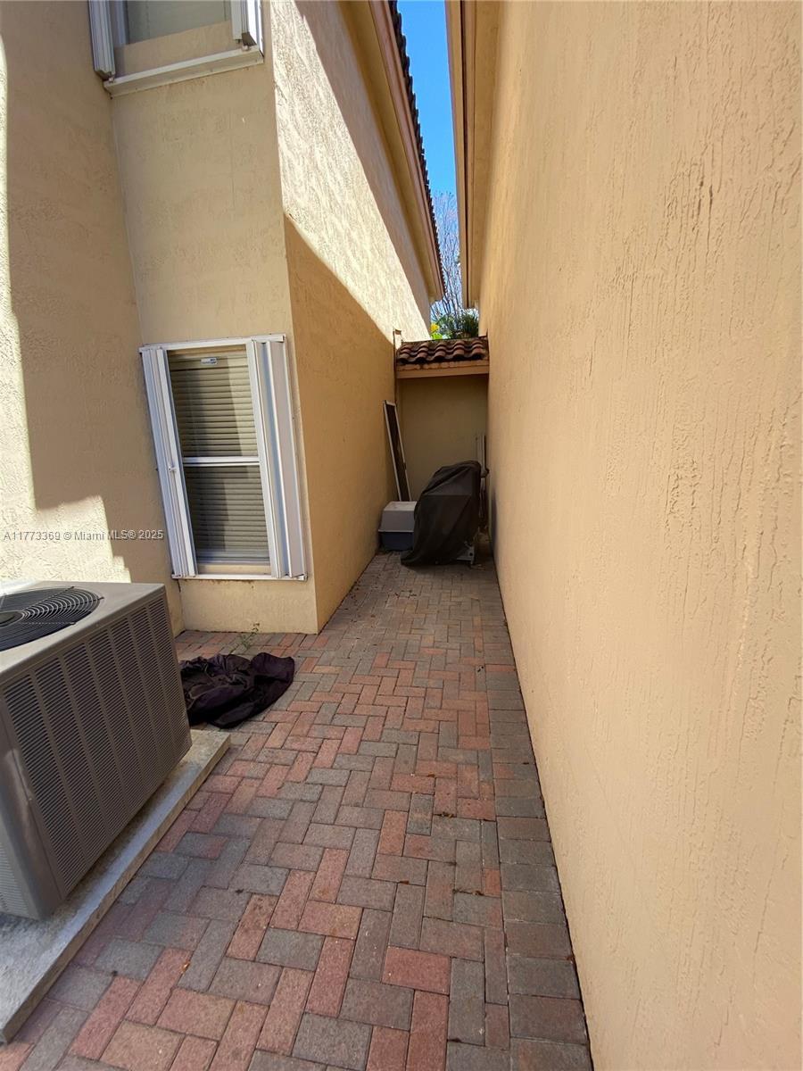 Building Photo - 6804 NW 109th Ave