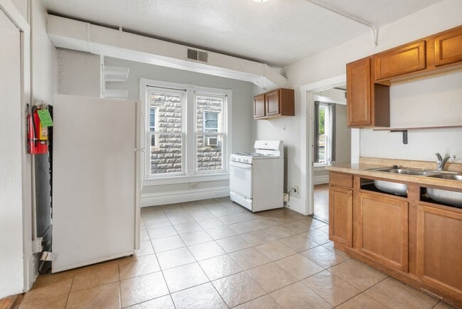 Building Photo - 2020 1/2 College St - Cedar Falls