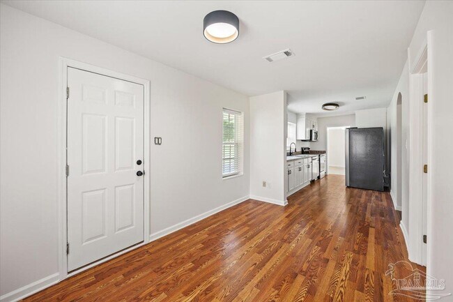 Building Photo - 415 Colbert Ave
