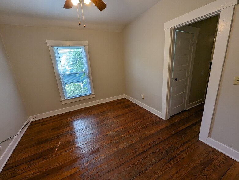 Building Photo - 341 Park Dr