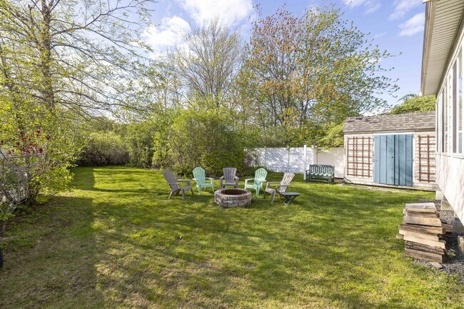 Building Photo - 16 Grasshopper Ln