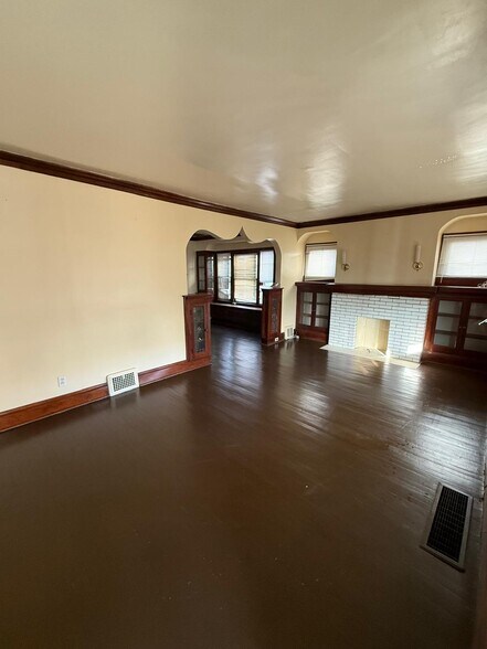 Building Photo - 11317 Nelson Ave