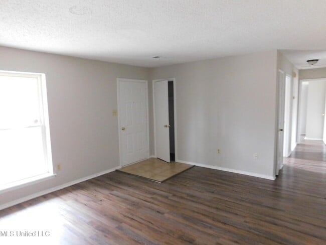 Building Photo - 5431 Nail Rd