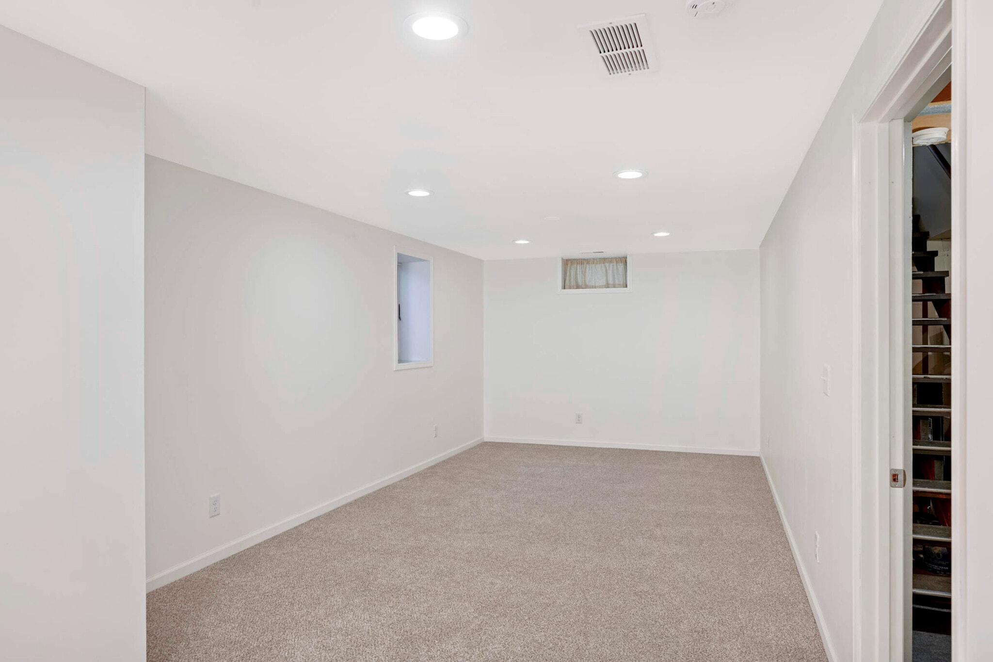 Large basement bedroom - 4540 3rd Ave S