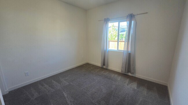 Building Photo - 7571 Grassy Plns Dr