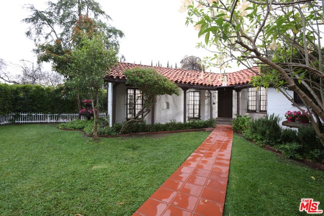 Building Photo - 755 N Crescent Heights Blvd