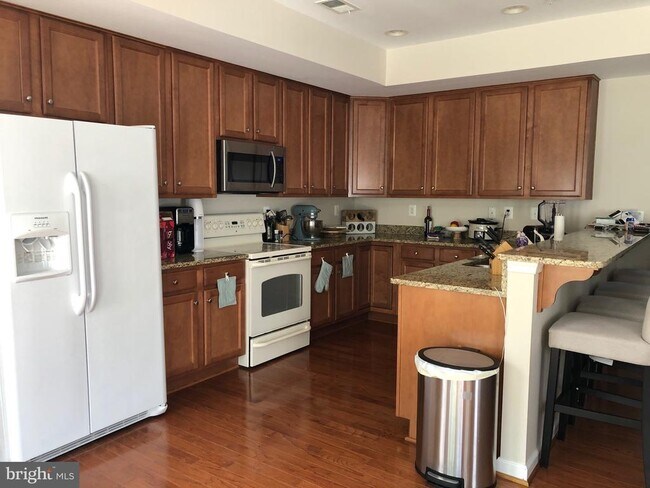 Primary Photo - 44032 Delphinium Dr