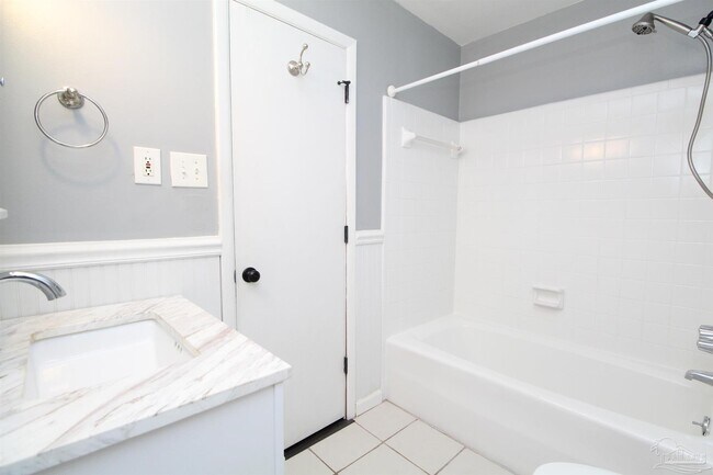 Building Photo - 1400 N D St