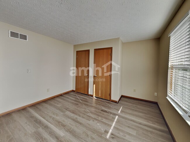 Building Photo - 8558 Rodebaugh Rd