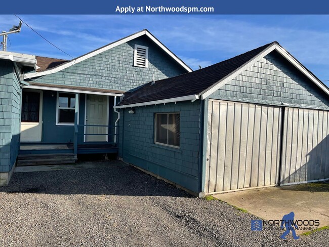 Building Photo - Nice 2 Bedroom 1 Bath Duplex-Great Front P...