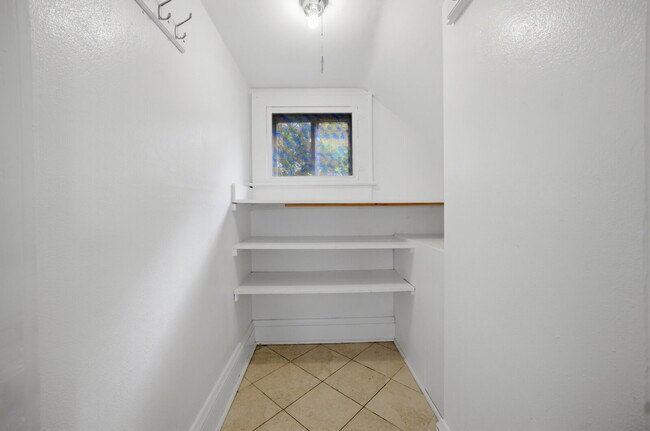 Building Photo - GORGEOUS 4 BED, 2.5 BATH HOME FOR RENT IN NORFOLK!