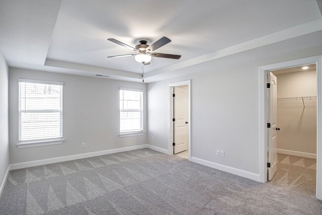 Building Photo - Updated Townhome with 1 Car Garage - close to Southpoint!