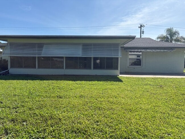 Building Photo - Charming 2-Bedroom Home in Prime Cape Cora...