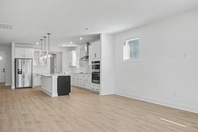 Building Photo - 3084 Claredon St