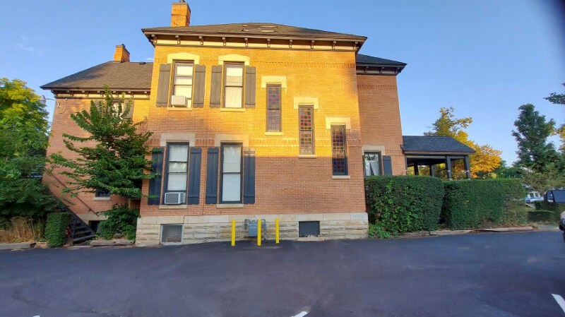 Building Photo - 334 E Mulberry St