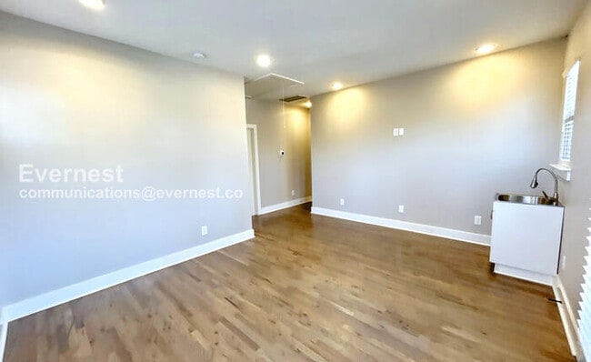 Building Photo - 208 Thompson Park Dr