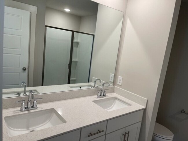 Building Photo - Stunning home in Murfreesboro