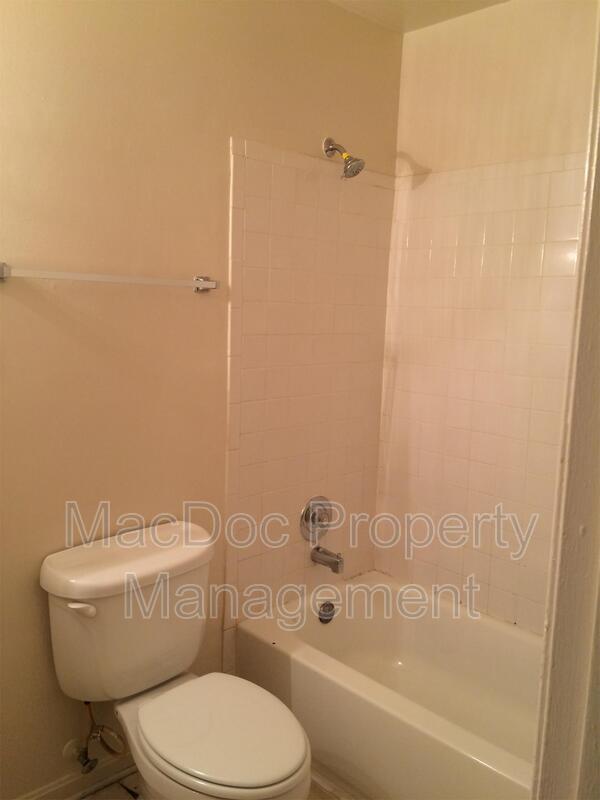 Building Photo - 298 Red Oak Dr