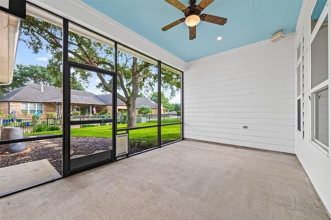 Building Photo - 4727 Lake Village Dr