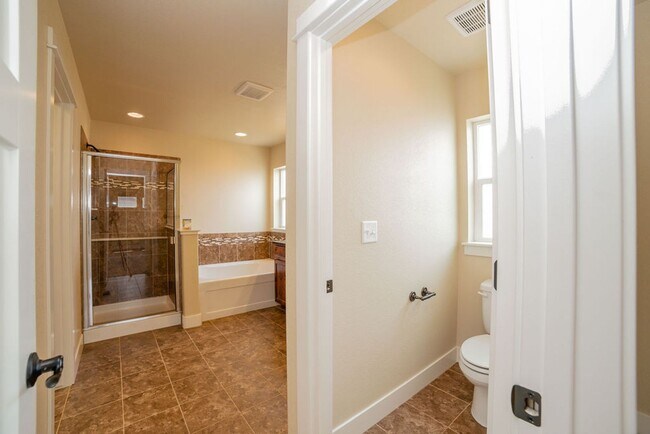 Building Photo - Bright & Spacious 3 Bed + Loft | 3-Car Garage in North Fort Collins