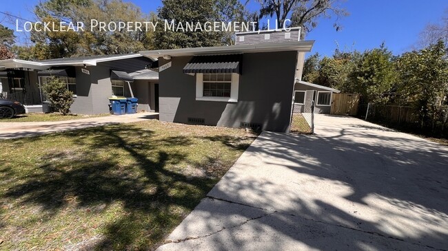 Building Photo - 9049 Jefferson Ave