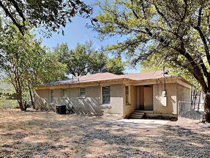 Building Photo - 5201 Sabelle Ln