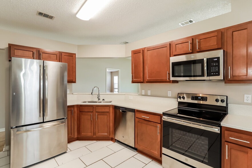 Building Photo - 3332 Volley Dr