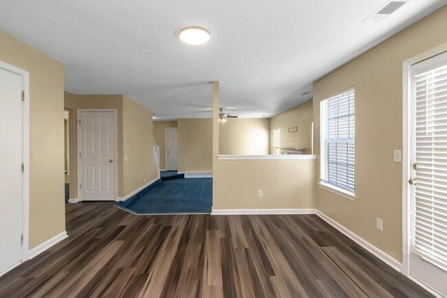 Building Photo - 65 Oak Manor Dr