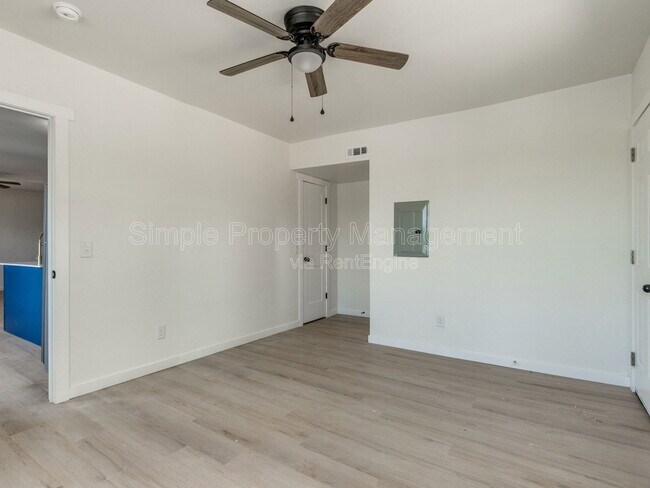 Building Photo - 814 W Hill St