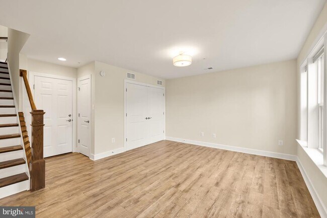 Building Photo - 4707 Van Buren St