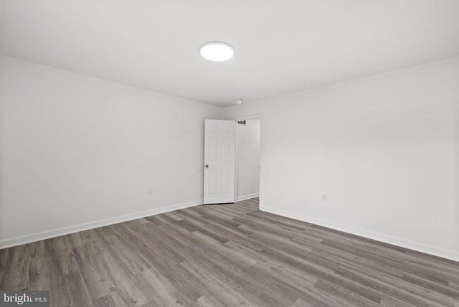Building Photo - 8157 Community Dr