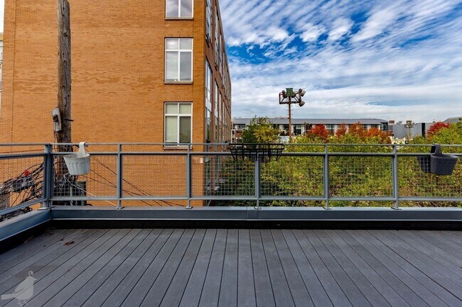 Building Photo - Amazing Two-Level Loft in the Heart of the...