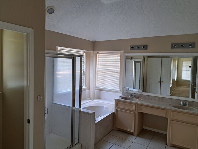 Building Photo - 14211 Torrey Vista Dr