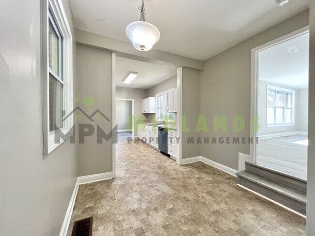 Building Photo - 3202 Belvedere Dr