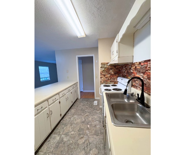 Building Photo - 8881 Millard Lee Ln