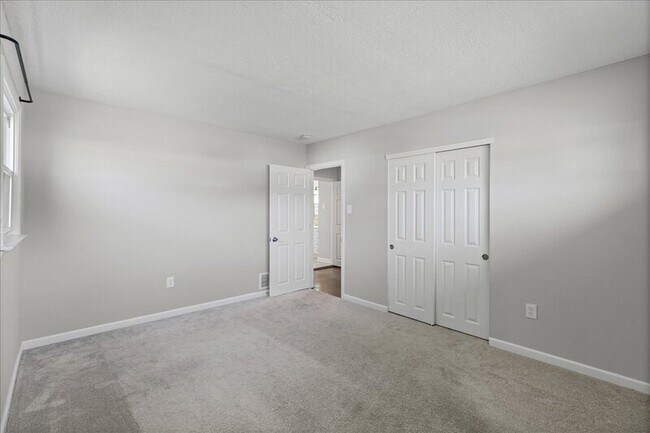 Building Photo - 116 Barclay Dr