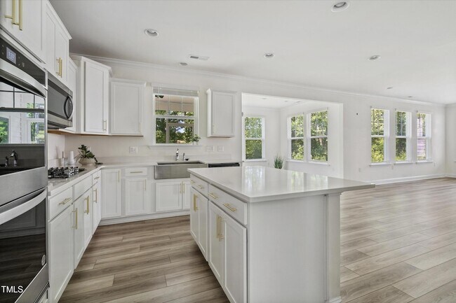 Building Photo - 130 Silent Brk Trl