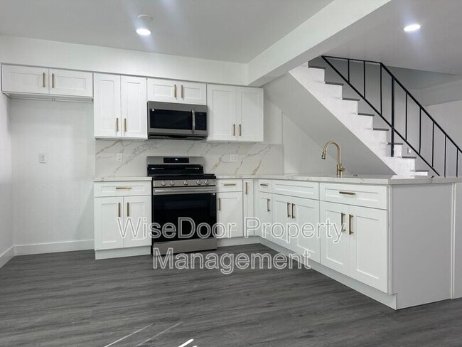 Primary Photo - 1810 E Adams Ave