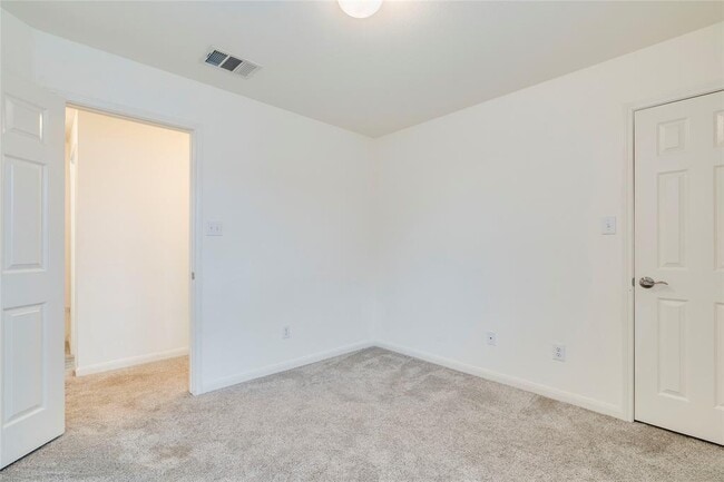 Building Photo - 740 Dark Horse Ln