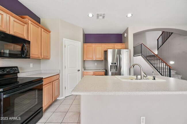 Building Photo - 1453 E Saragosa St