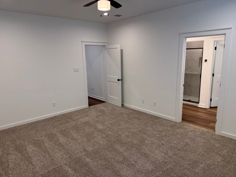 Building Photo - 5041 Mooney Fls Dr