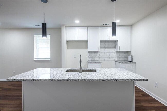 Primary Photo - 450 Paines Ave NW