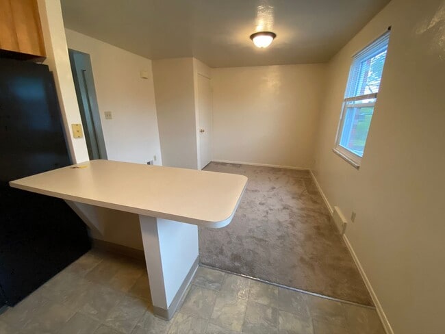 Building Photo - Wonderful 2BR Townhome in Plum! Central A/...