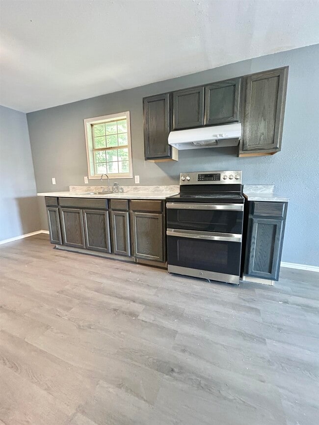 Building Photo - 2314 Pine St