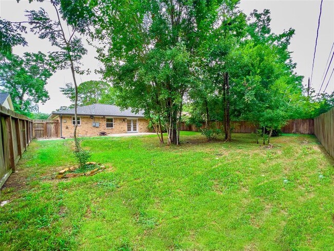 Building Photo - 5923 Dawnridge Dr