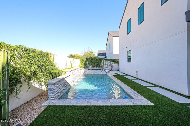 Building Photo - 6314 N 10th Dr
