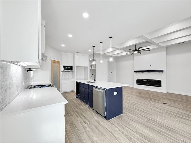 Building Photo - 6222 Sadie St