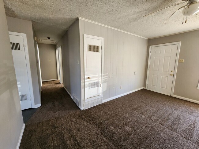 Building Photo - 3 Bedroom / 1 Bathroom Home – West Memphis, AR