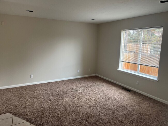 Building Photo - 2040 NW Harriman St