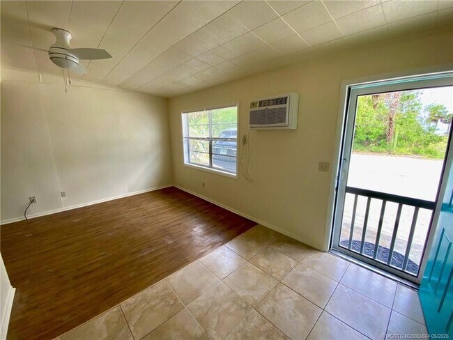 Building Photo - 4800 NE Blue Heron Ln
